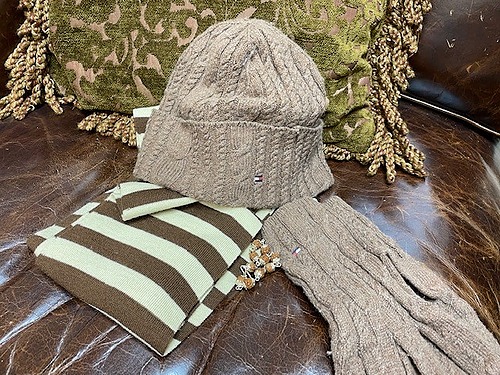 Tommy Hilfiger Beanie and Glove Set