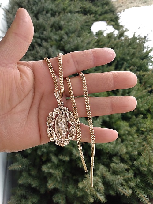 Collar Virgen de Guadalupe con Flores