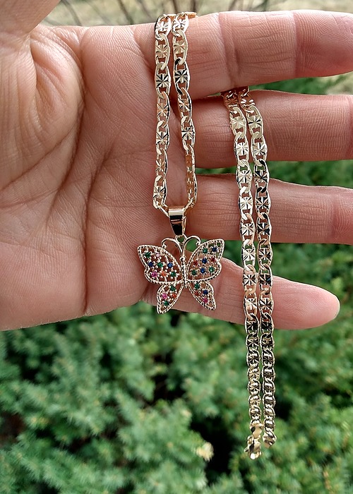 Collar de Mariposa con piedras de colores