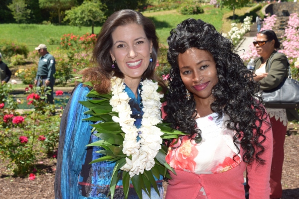 OAKLANDS MOTHER OF THE YEAR kiesha wright with Libby Schaaf